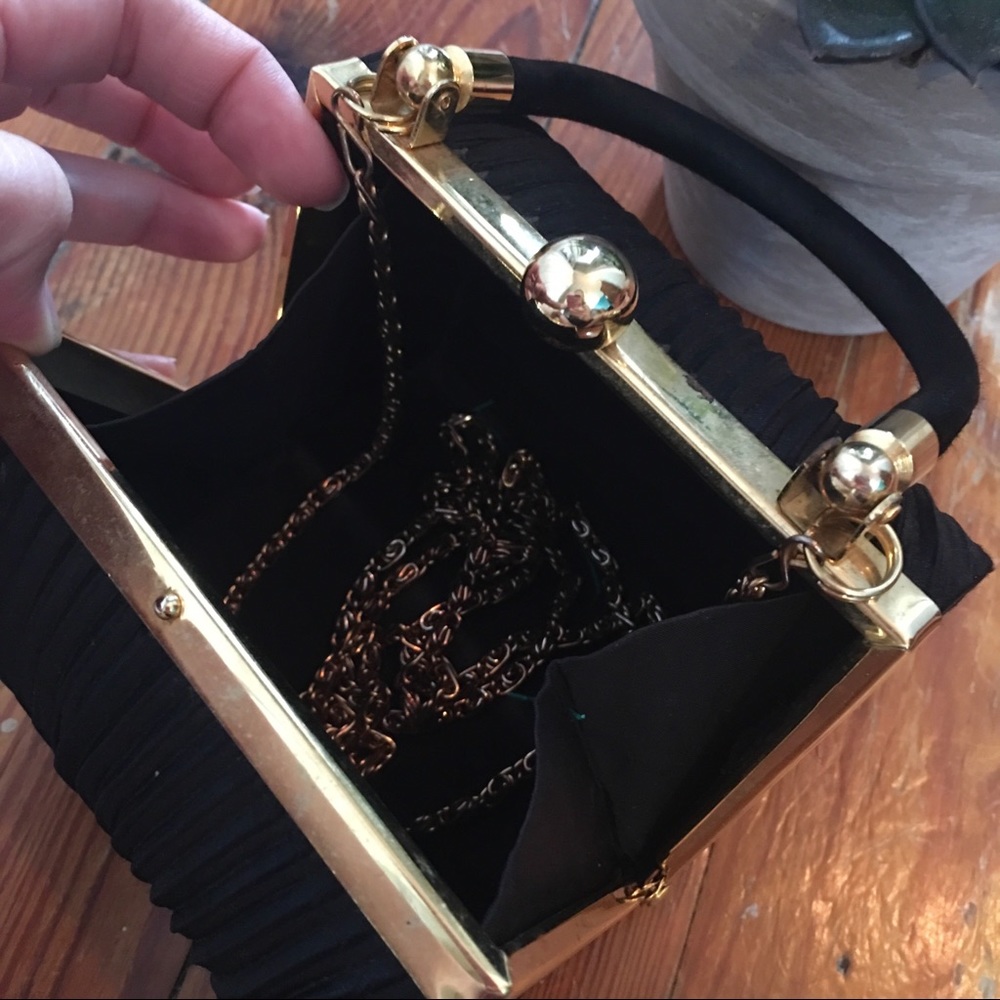 VINTAGE Charming Black and Gold Purse - Picture 7 of 8